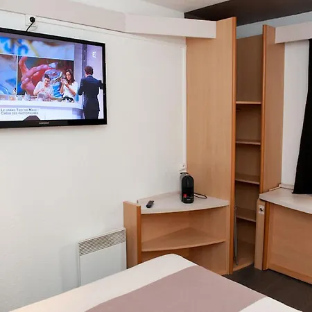Egg Hotel Gonesse 3*