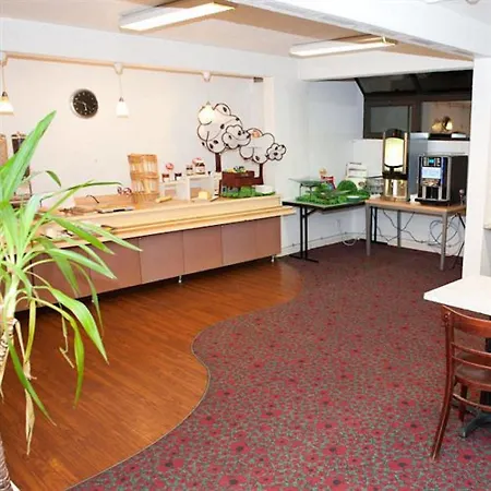 Egg Hotel Gonesse Hotel 3*